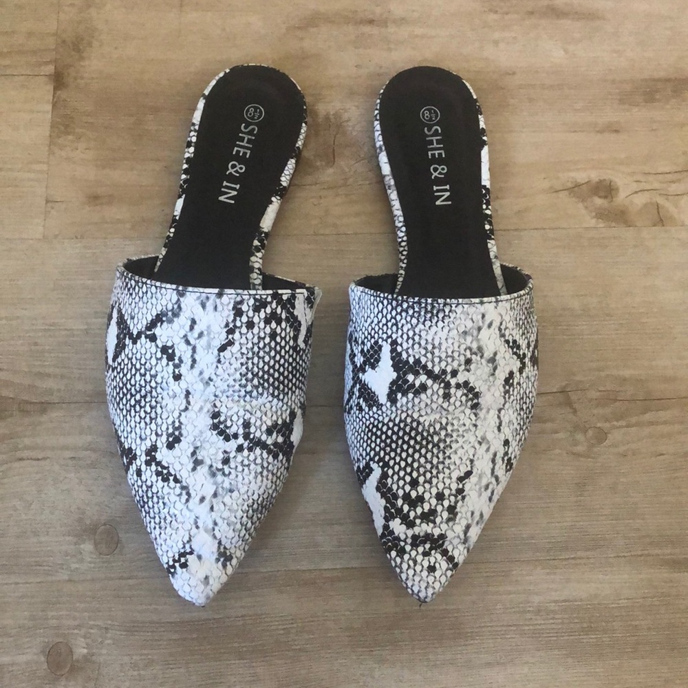 Snakeskin print Mules